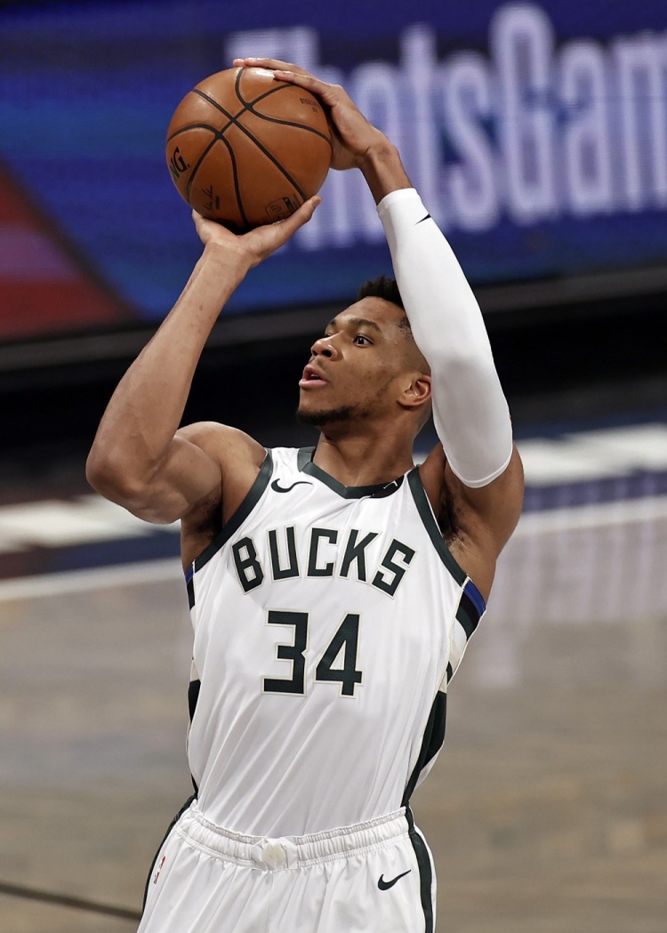 CBA：山东队主场失利 不敌北京首钢（CBA：山东主场告负，北京首钢客场取胜）