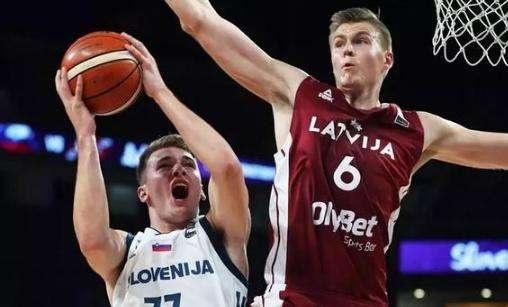 湖凯经典对决！布朗：作为球员还能奢求比这更好的篮球氛围吗（湖凯大战再现！布朗感慨：身为球员还能有比这更佳的篮球氛围吗）