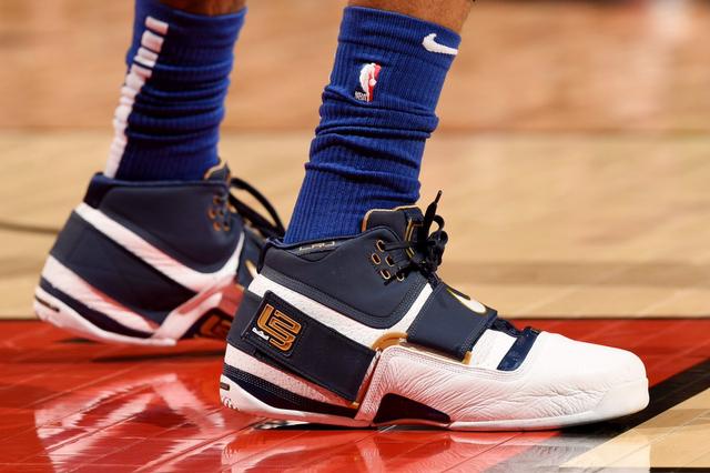 迪纳塔莱：科斯蒂奇希望与尤文续约，他在尤文感觉很好（迪纳塔莱称科斯蒂奇盼与尤文续约：在尤文感觉很好）