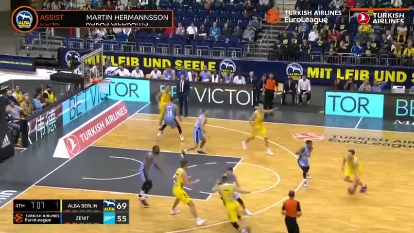 浮嶋敏：无论首发和替补都要为球队做贡献；满意赵松源的表现（浮嶋敏强调首发与替补皆须为球队贡献，并肯定赵松源的表现）