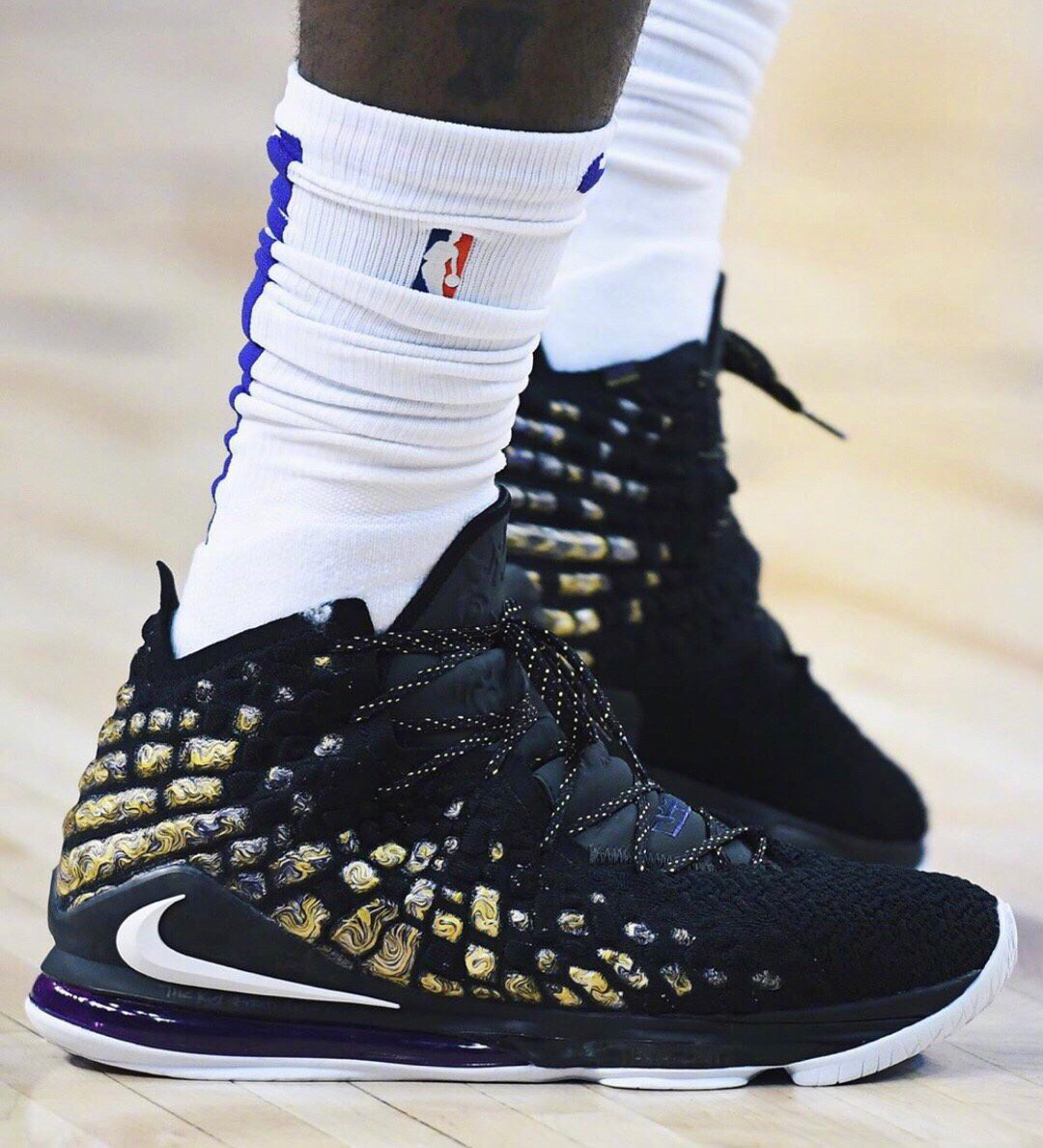 张本智和遇窘境：张本兄妹被国乒重创，夹在日本和中国球迷间受气（张本智和陷困局：兄妹遭国乒重击，夹在中日球迷之间饱受压力）