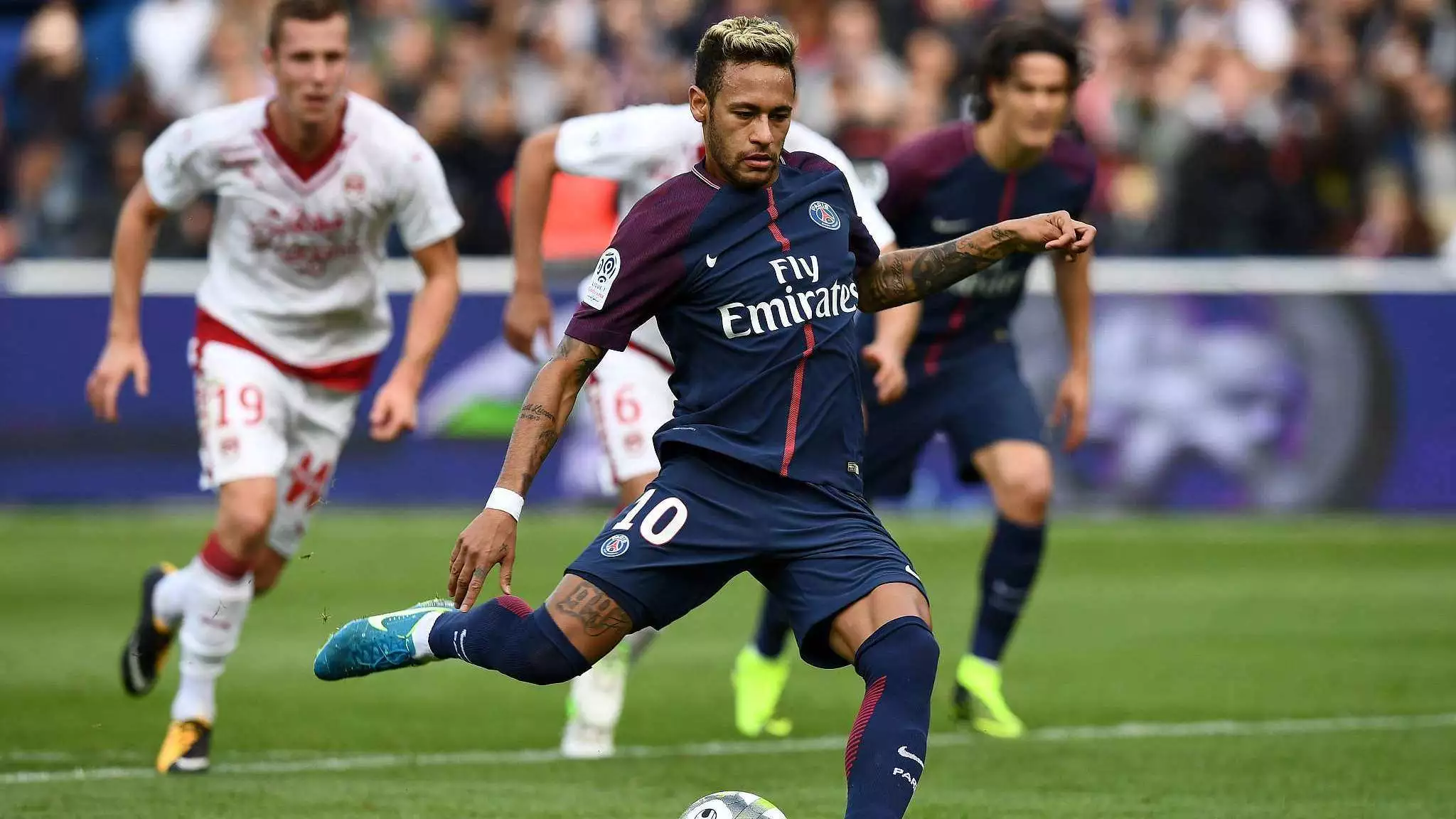 无力回天！詹姆斯三节14中7空砍23分6助攻（詹姆斯三节14投7中砍下23分6助，仍难挽败局）