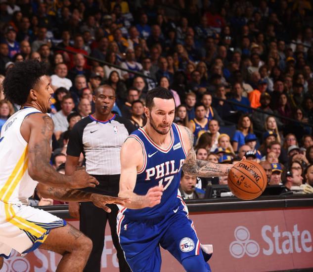 反对者抨击拉波尔塔：诺坎普还没完工，你们到底在庆祝什么？（反对派质问拉波尔塔：诺坎普尚未竣工，你们在庆祝什么？）